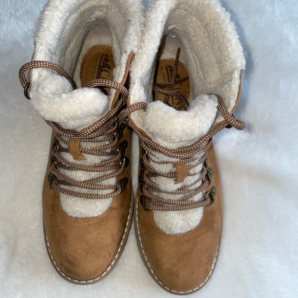 Cliff by White Mountain lace up booties - Picture 3 of 4